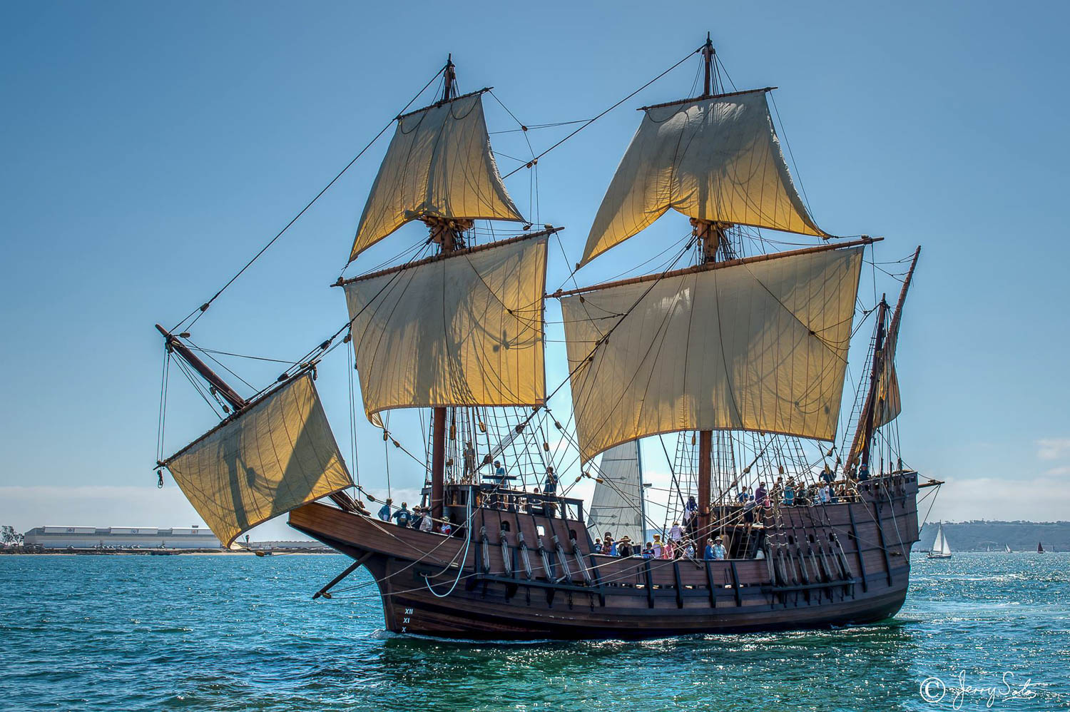 Торговый фрегат. Испанский Галеон 16 века. Испанский Галеон 17 века. Галеон корабль. Галеон корабль 17 века.